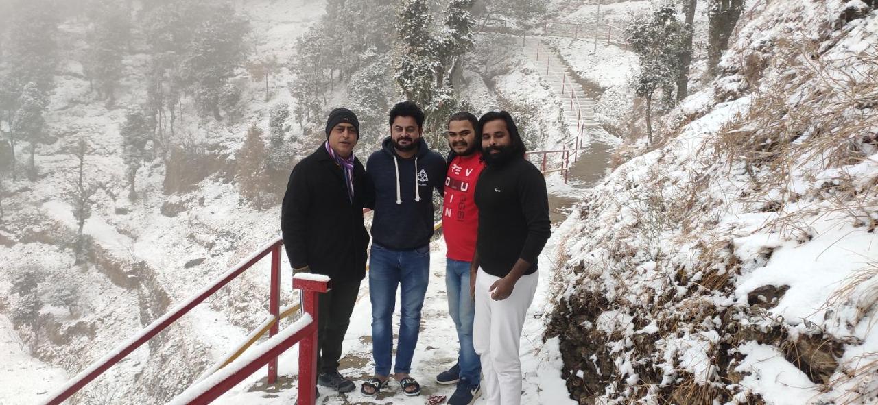 Dev Bhoomi Camping Resort Kanatal Eksteriør bilde